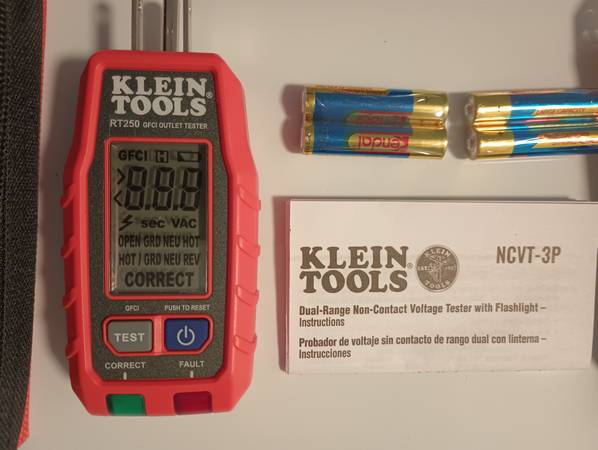 Klein Tools RT250KIT, probador premium de voltaje sin contacto de doble rango y receptáculo GFCI - $25 (Harahan)63470458778115122