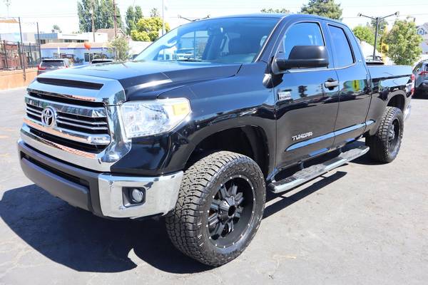 2016 Toyota Tundra SR5 2-Owner Clean Carfax CA Truck 4x4 57L V8 - $29,995 (santa cruz)63613112714883122