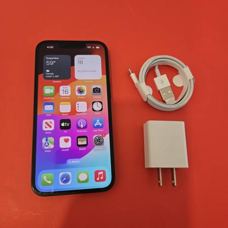 Apple iPhone 13 5G - UNLOCKED - Like New 1