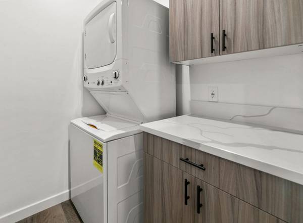 $2,895 / 1br - Washer Dryer in our Two Bed, Pets Welcome! Live In The Heart Of Poway (Poway)63998603769219123