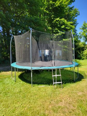15' Skywalker Trampoline, Poughkeepsie area 1
