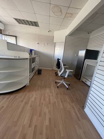 $1 / 800ft2 - $1,7oo TIENDA EN ALQUILER frente a P.S 91 🤩 (69st, Glendale)64141609846657124