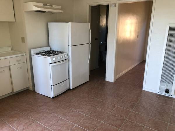 $1,700 / 400ft2 - Estudio pequeño y excelente en North Park, servicios y estacionamiento incluidos (North Park)63847865550083122