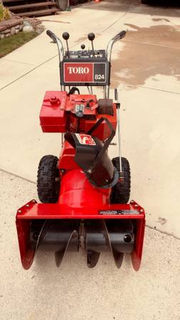 TORO 824 Snowblower 1