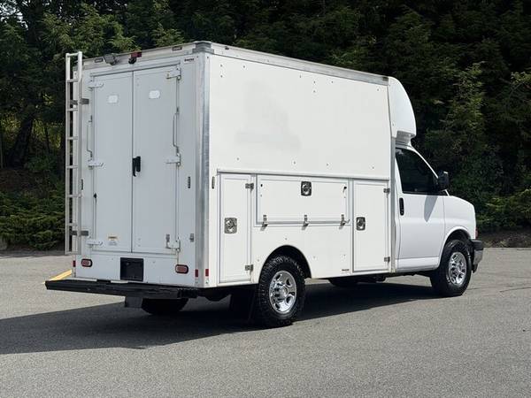 2019 Chevrolet Express 10' - Photo 6