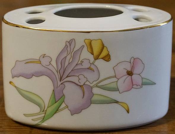Floral Ceramic Toothbrush Holder ($1.40) 1