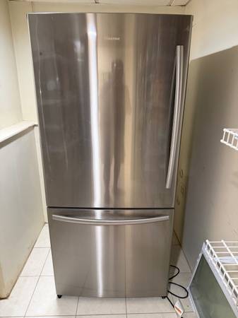 Hisense Stainless 17 cu ft Refrigerator 1