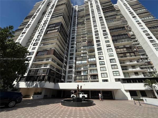 $3,000 / 1br - 930ft2 - Elegant 1bd Condo Overlooking the Bay in Brickell (Brickell)63983674671107120