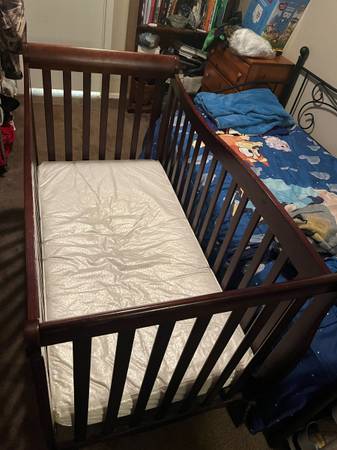 Baby crib with mattress 1