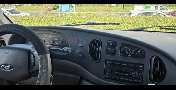 Ford Econoline E150 XLT - $7,600 (petaluma)63624010407553124