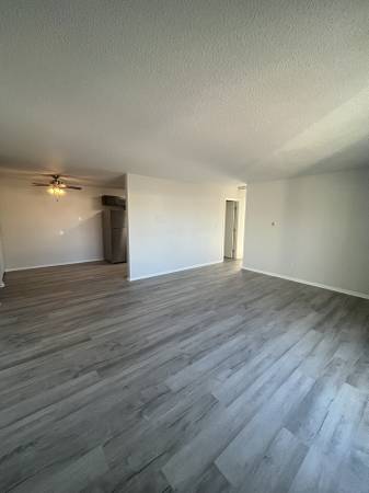 $1,450 / 2br - 825ft2 - Walk to Town. Very spacious with updated colors and lots of light! (Minneapolis)64003958705666121