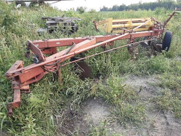 International 710 five bottom plow 1