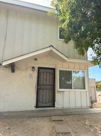 Spacious 3 Bedroom Townhouse for Rent – Walk to Lake Elizabeth! 1