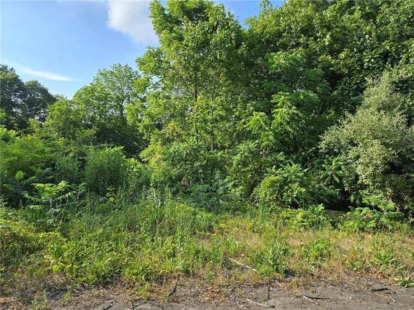 $389,900 / 261359ft2 - 1.72 Acres in Westerly off of Langworthy Road, distant Waterviews (Westerly)64194822915457122