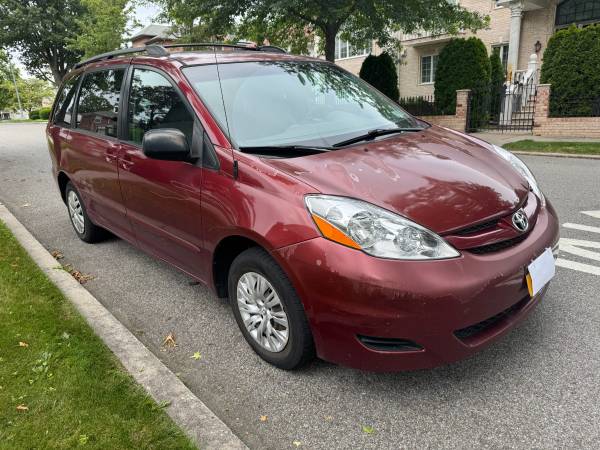 2006 Toyota Sienna LE Excellent Condition - $3,000 (Queens)63654723521921120