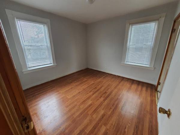 $1,900 / 2br - 650ft2 - Sm 2bdrm, location,stainless, coin laundry, Oct 1st (Federal Hill near Dexter Park)64002993643267122