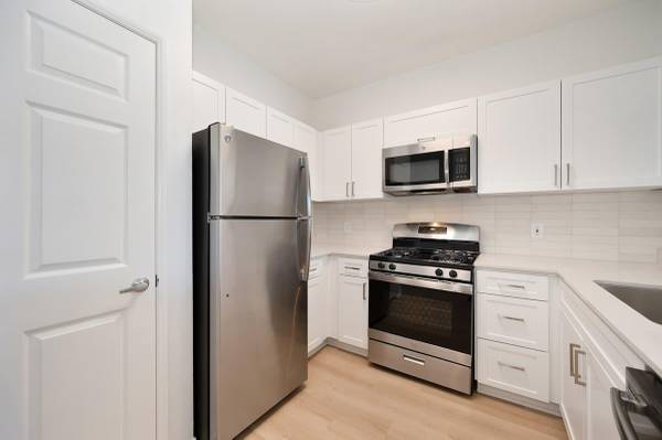 $2,805 / 2br - 948ft2 - Renovated Homes, Private Balcony, Gas Grills at Both Pools (Otay Ranch)63657226224641121