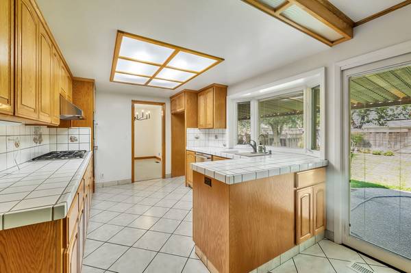 $1,949,950 / 5br - 2145ft2 - Vibrant, prime-location neighborhood in Cambrian! (san jose west)63682779038211123