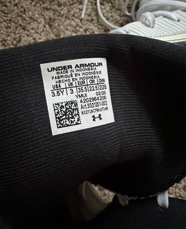 Under Armour Youth Highlight RM JR. Football Cleat-Size 3.5 - $20 (Modesto)63470292826113123