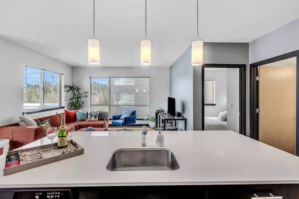 $3,634 / 2br - 1133ft2 - Looking for life in the city? Check out this location! 2 Bed, 2 Bath (Bellevue)63799910308483122