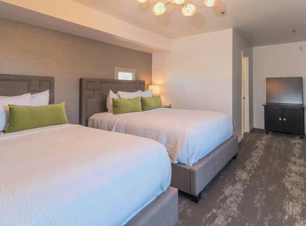 $500 / 1br - TARIFA SEMANAL en Del Paso - ¡Habitación amueblada más café y sábanas limpias! (Del Paso Blvd en Sacramento)63790713699587123