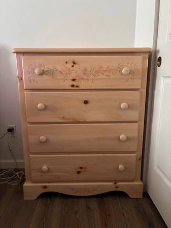 3-Piece Solid Pine Bedroom Set 1
