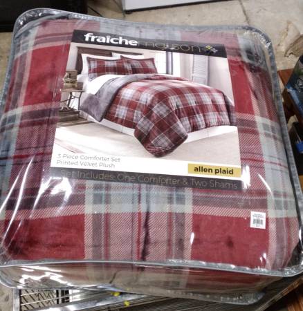 Fraiche Maison Allen Plaid Velvet Plush Comforter Set. 1