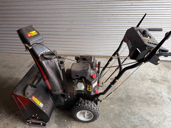 SNO TEK 24” SNOWBLOWER with RAMPS 1