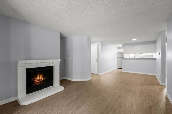$1,848 / 2br - 970ft2 - White Shaker Style Cabinets, Washer & Dryer, Spacious Layouts (Kent, King County)64031312197250120