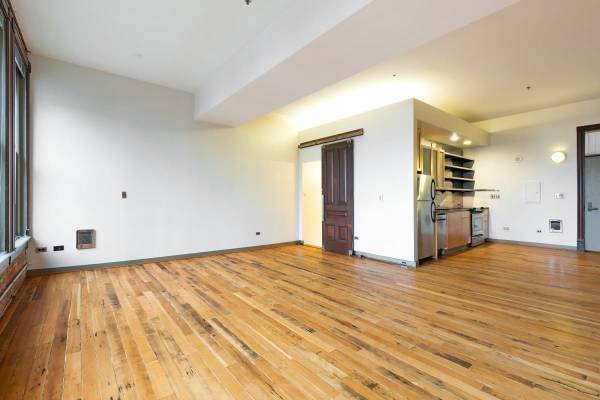 $3,345 / 1br - 1090ft2 - Floor-to-ceiling windows, Hardwood floors (111 1st Avenue South, Seattle, WA)63934162495619122