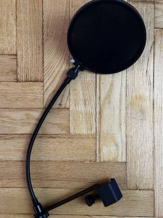 Pop screen for microphone, podcasting, or voice overs 1