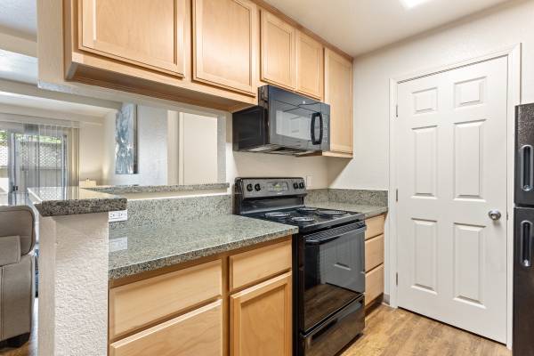 $1,859 / 2br - 838ft2 - Remodeled 2 Bedroom/2 Bath,  Pet Friendly😍🐶🏠 (Modesto)63970306474754122