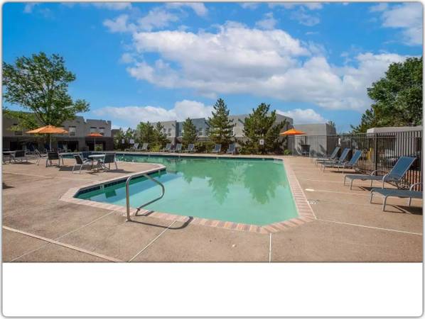 $1,650 / 2br - 870ft2 - Just right for you! A gorgeous 2 bed / 2 bath townhome awaits! (Santa Fe - Near Fashion Outlets of)63659900925441122