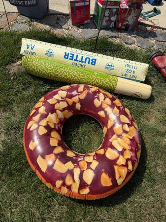 Assorted pool inflatables 1