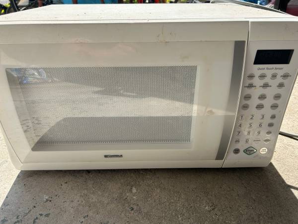 Kenmore Countertop Microwave Oven 1