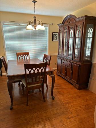 DINING ROOM SET 1