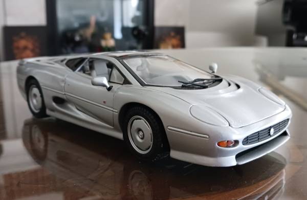 Matchbox Masterclass Collection Jaguar XJ220, Diecast 1:24, NIB 1