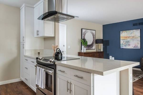 $4,675 / 2br - 1114ft2 - Gourmet Kitchen & Huge Patio – Bay Tree, Two Blocks to Shops! (los gatos)63686085724929121
