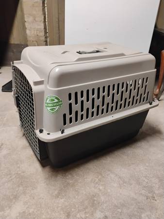 Medium dog crate 1