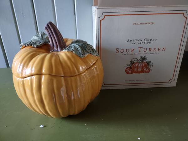Williams-Sonoma pumpkin soup tureen 1