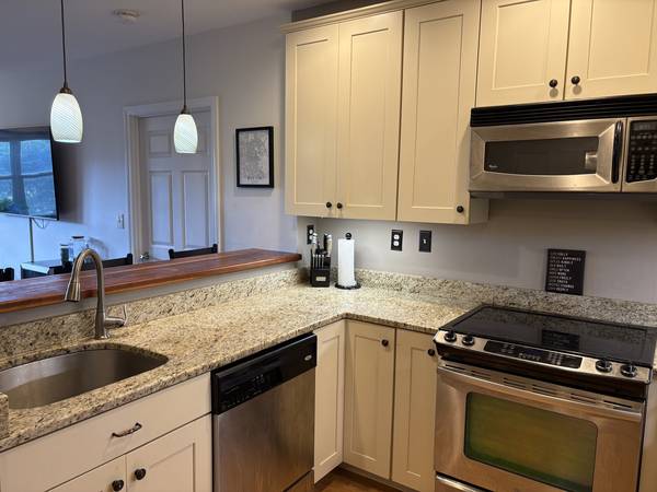 $2,875 / 2br - 1083ft2 - Beautiful 2 Bed/2 Bath in Modern Building for Rent (Quincy)63828556651907120