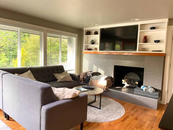 $4400.00 / 4br - 2200ft2 - Shoreline Sanctuary63866941741059121