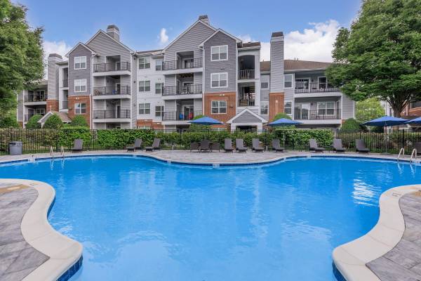 $2,453 / 2br - 1081ft2 - Cocina totalmente eléctrica, barra de desayuno, solárium (4201 Jefferson Oaks Cir, Fairfax, VA)63896276315906120