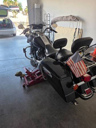 Harley Davidson 2007 Road King Low miles 1