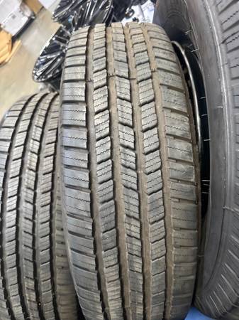 5 llantas Michelin 2008-2026 Mercedes Sprinter 2500 y 3500 neumáticos negros - $1.100 (Natomas)63440056493187123