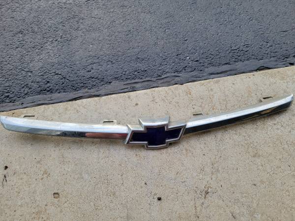 2001 Chevy Malibu/Lumina Center Grill Section 1