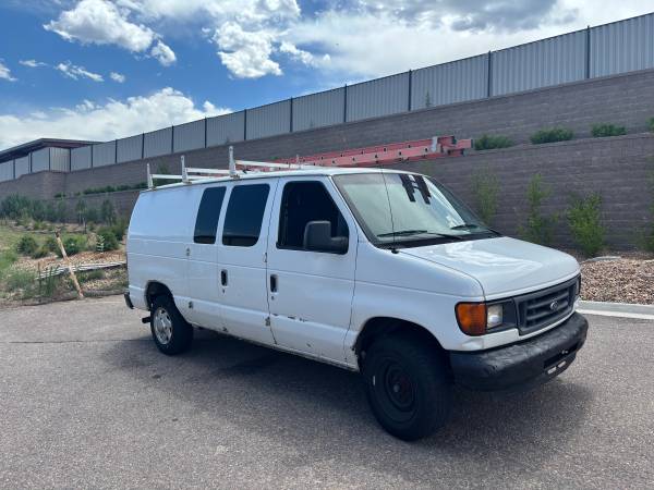 2005 ford e250 cargo van - $3,80063612121794049121
