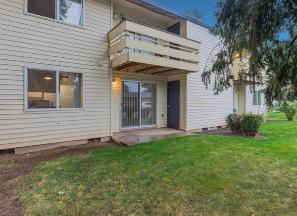 $1,450 / 2br - 2 Bed Apt with WD Hookup - USB Chargers Throughout + Pet Friendly (Rockwood Area)64039223295619121