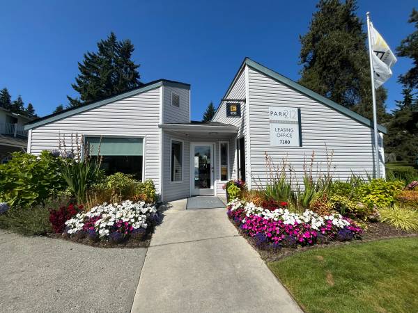 $1,728 / 1br - 680ft2 - Spice Up Your Life at Park 212 ! Ready Move In 1 BR Available Now! (Edmonds)63884886977027121
