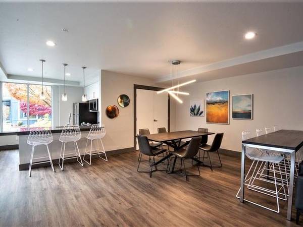 $1,950 / 1br - 776ft2 - 24 Hour Fitness Center, Garage Parking, Pet Park (Renton)63884887942147122